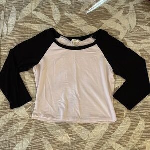 Women tops, size small, colors white and black. Good condition.